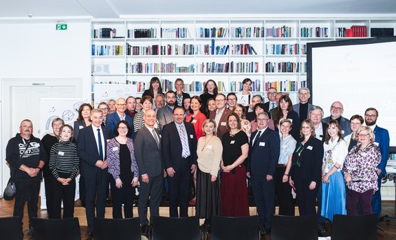 Gruppenbild der Kooperationspartner des Projekts Ahoh-Hallo