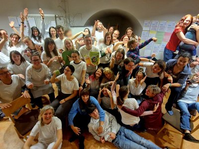 Gruppenphoto_Aufbauschulung_Vernetzungstreffen_2025 Gruppenfoto Aufbauschulung Vernetzungstreffen der deutsch-tschechischen Sprachanimateur:innen